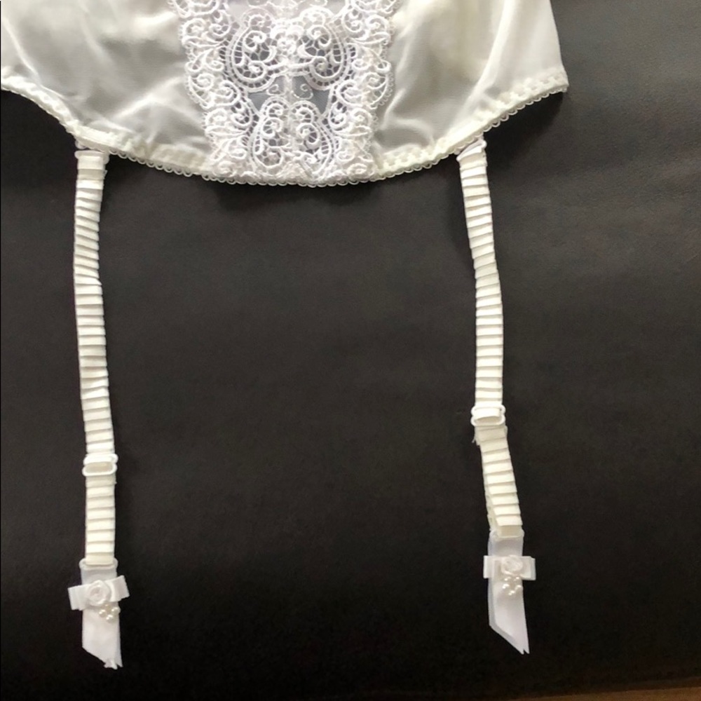 Corset - Picture 4 of 6